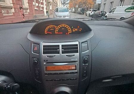 Toyota Yaris 1,0-l-Dual-VVT-i -