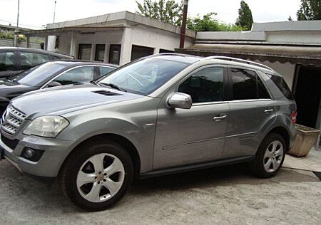 Mercedes-Benz ML 300 CDI 4MATIC BlueEFFICIENCY VOOLLLL