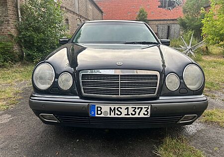 Mercedes-Benz 320