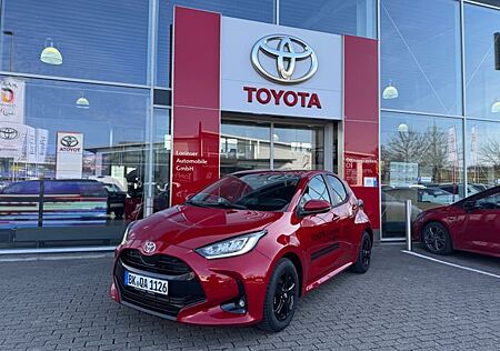 Toyota Yaris 1.5 Teamplayer LED KlimaA SpurW PDC SHZ