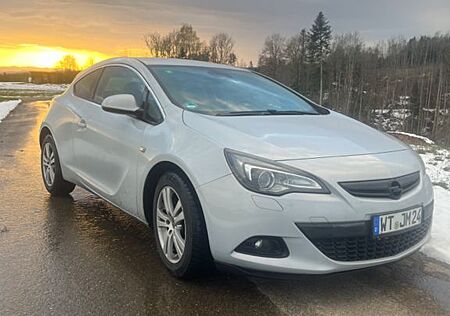 Opel Astra GTC 1.4 Turbo 103kW -