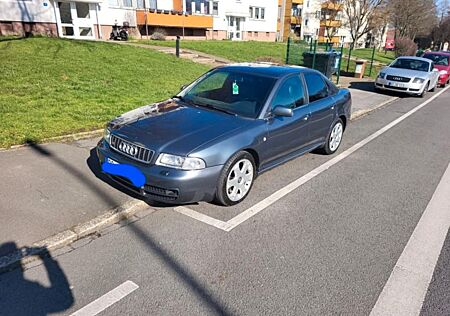 Audi S4 2.7 -