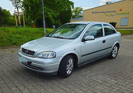 Opel Astra Coupé 2.2 16V