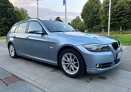 BMW 320i Touring Automatik Leder Navi Xenon Pano