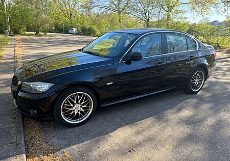 BMW 325i - /Automatik/Sitzheizung/Allwetter/PDC