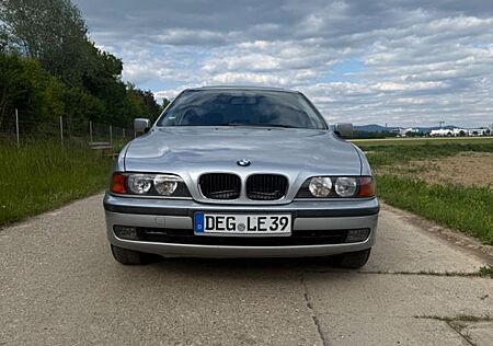 BMW 523i Auto
