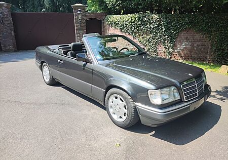 Mercedes-Benz E 220 W124 E Klasse Cabrio Oldtimer Leder