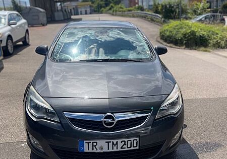 Opel Astra J Lim. 5-trg. Design Edition 8xAlu