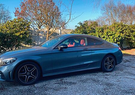 Mercedes-Benz C 200 AMG Line Exterieur und Interieur,