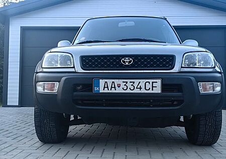 Toyota RAV 4 - -