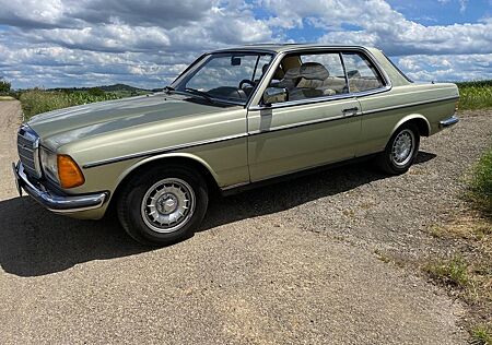 Mercedes-Benz 230 CE