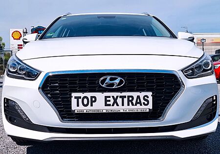 Hyundai i30 cw Select NAVI TEMP SITZH PDC LED AHK TOP KM