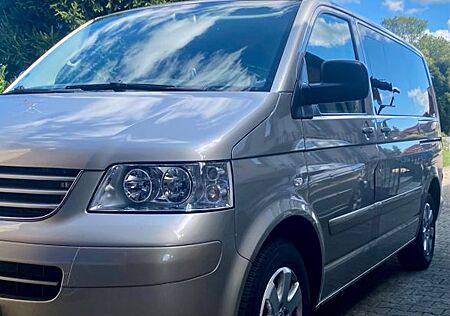 VW T5 Multivan Volkswagen mit Markise und extra Zubehör