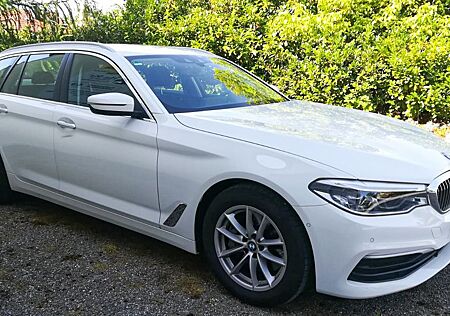 BMW 540d xDrive Touring A - AHK, Softclose, Leder