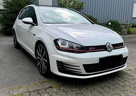 VW Golf Volkswagen 2.0 GTI Performance