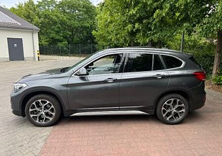 BMW X1 sDrive20i Sport Line Pano Kamera vieles