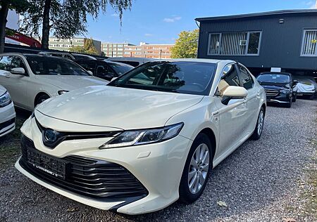 Toyota Camry 2,5-l-VVT-i Hybrid Farbe Weiss (Foliert)