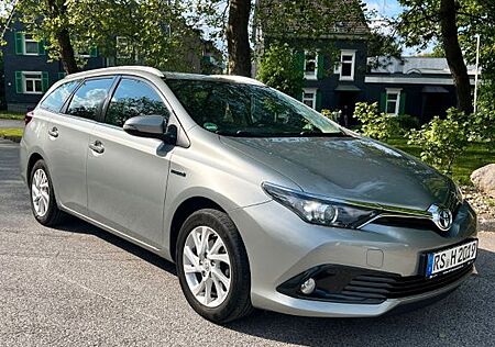 Toyota Auris Touring Sports Hybrid 1. Hand zu verkaufen