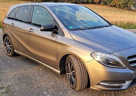 Mercedes-Benz B 200 Schaltgetriebe, 8fach bereift, 2.Hand