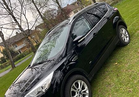 Ford Kuga 1,5 EcoBoost 4x4 134kW Titanium Autom. ...
