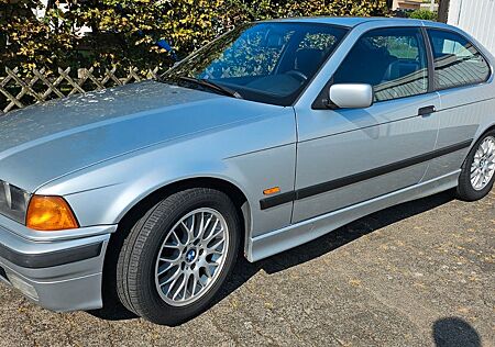 BMW 323ti Compact -