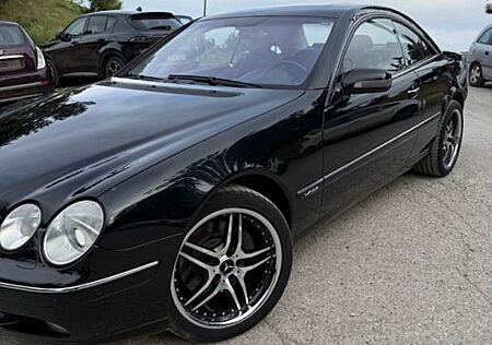 Mercedes-Benz CL 600 mit einem 12 Zylinder Motor