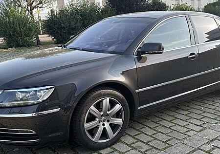 VW Phaeton Volkswagen 4.2 V8 4MOTION Tiptronic 5-Sitzer -