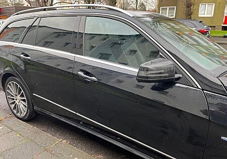 Mercedes-Benz E 220 CDI T BlueEFFICIENCY -