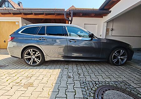 BMW 318d Touring Sport Line/AHK/19"Zoll/Kamera/Digit