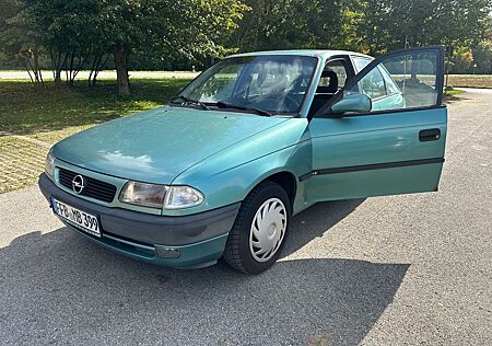 Opel Astra 1.6 -
