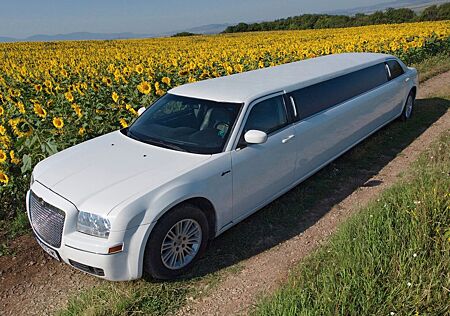 Chrysler 300C 300 140-inch Stretch Limousine by Pinnacle
