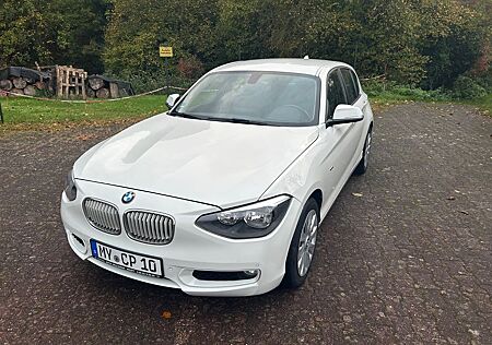 BMW 116i Urban Line / 2. Hand / wenig KM / Navi