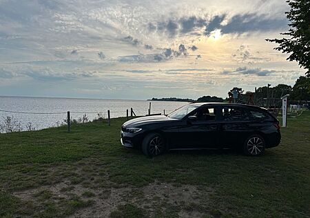 BMW 318i Touring Auto -