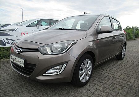 Hyundai i20 /1.Hand/LED/AUX/ 86.Tkm / EURO 5 / TÜV NEU