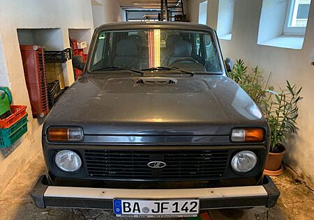 Lada Niva 2131 4x4 Langversion 5-türig - selten!
