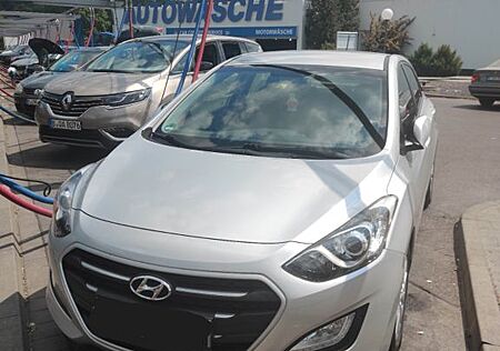 Hyundai i30 1.4 Benzin | Euro 6 | 5-Türer | nur 108.000