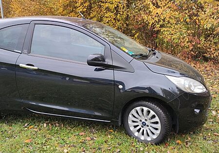 Ford Ka 1,2 Titanium, Schwarz, Alufelgen, Klimaanlage