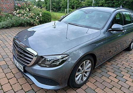 Mercedes-Benz E 220 d T Autom. -
