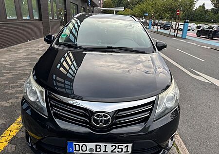 Toyota Avensis Combi 2,2-l-D-4D Automatik Sehr gepflegt
