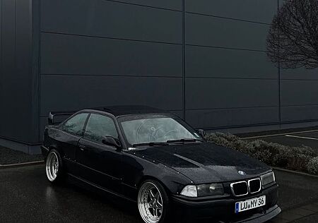 BMW 323i E36 Coupe Breitbau Volleder