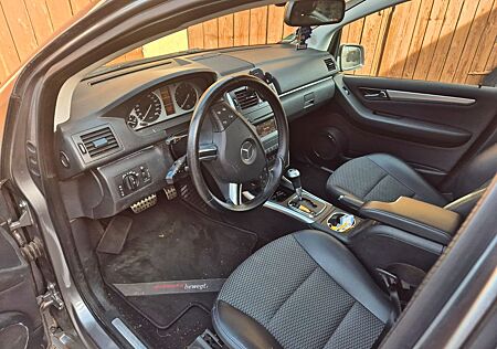Mercedes-Benz B 200 -