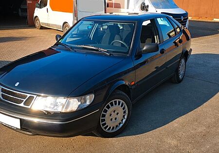 Saab 900 2.0i Fünftürer -
