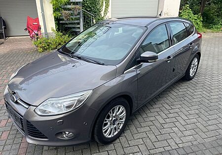 Ford Focus Lim. Titanium 1.6,Top Zustand !!!