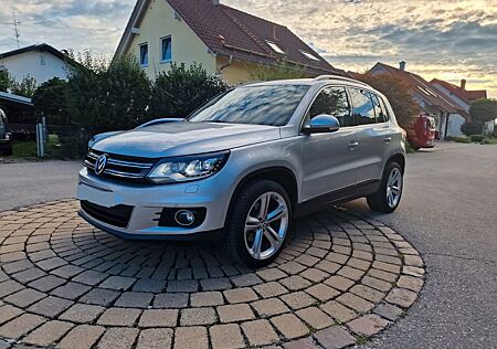 VW Tiguan Volkswagen 2.0 TDI BlueMotion Tech Sport & Style...