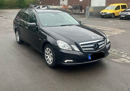 Mercedes-Benz E 220 CDI T BlueEFFICIENCY -