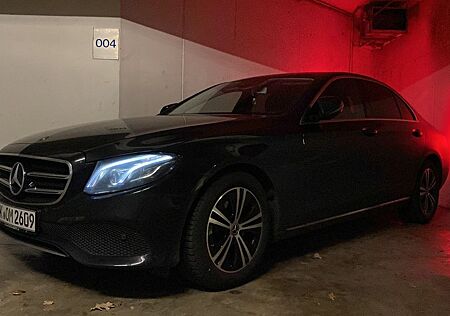 Mercedes-Benz E 300 E300d schwarzmatt foliert