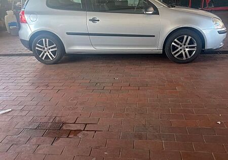 VW Golf Volkswagen V Lim. Trendline 1.6