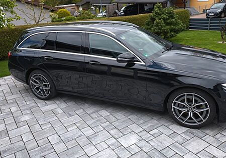 Mercedes-Benz E 200 4MATIC T Autom. -