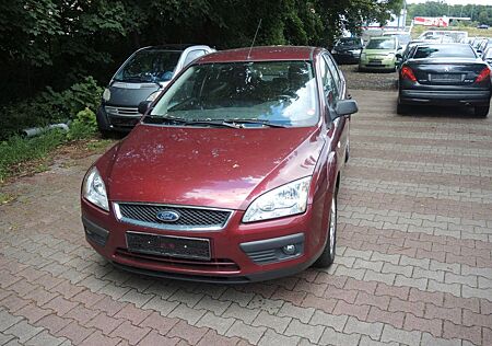 Ford Focus 1.6 Ghia mit Tüv und AU neu