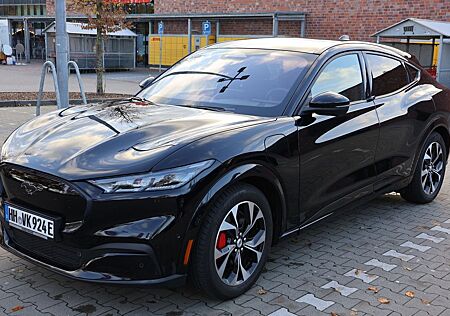 Ford Mustang Mach-E Dual-Emotor AWD Std Range 198kW,